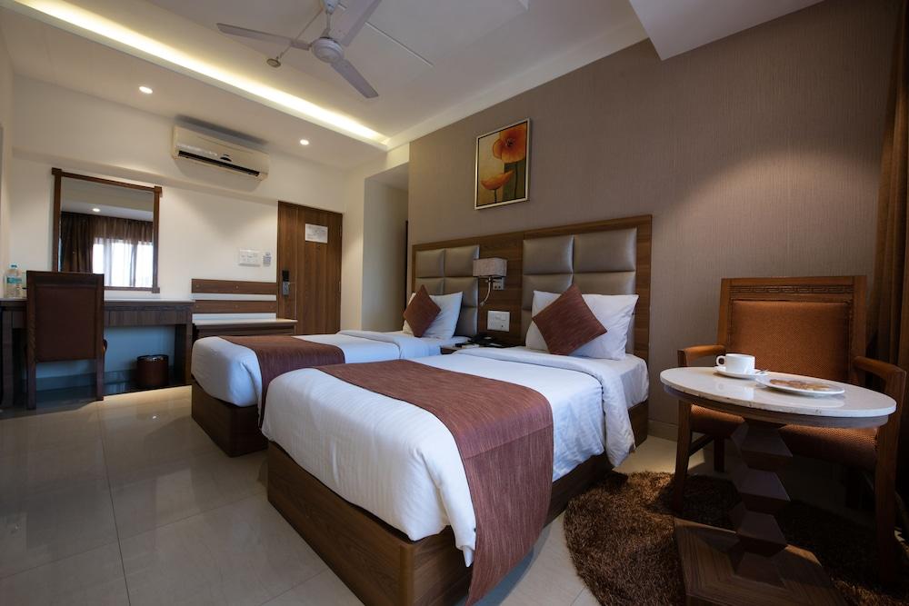 Treebo Trend Surya Nashik Hotel Ngoại thất bức ảnh